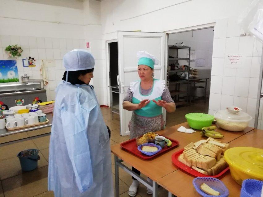 Мектеп асханасы Тараз қалалық қоғамдық кеңес мүшелерінің назарында